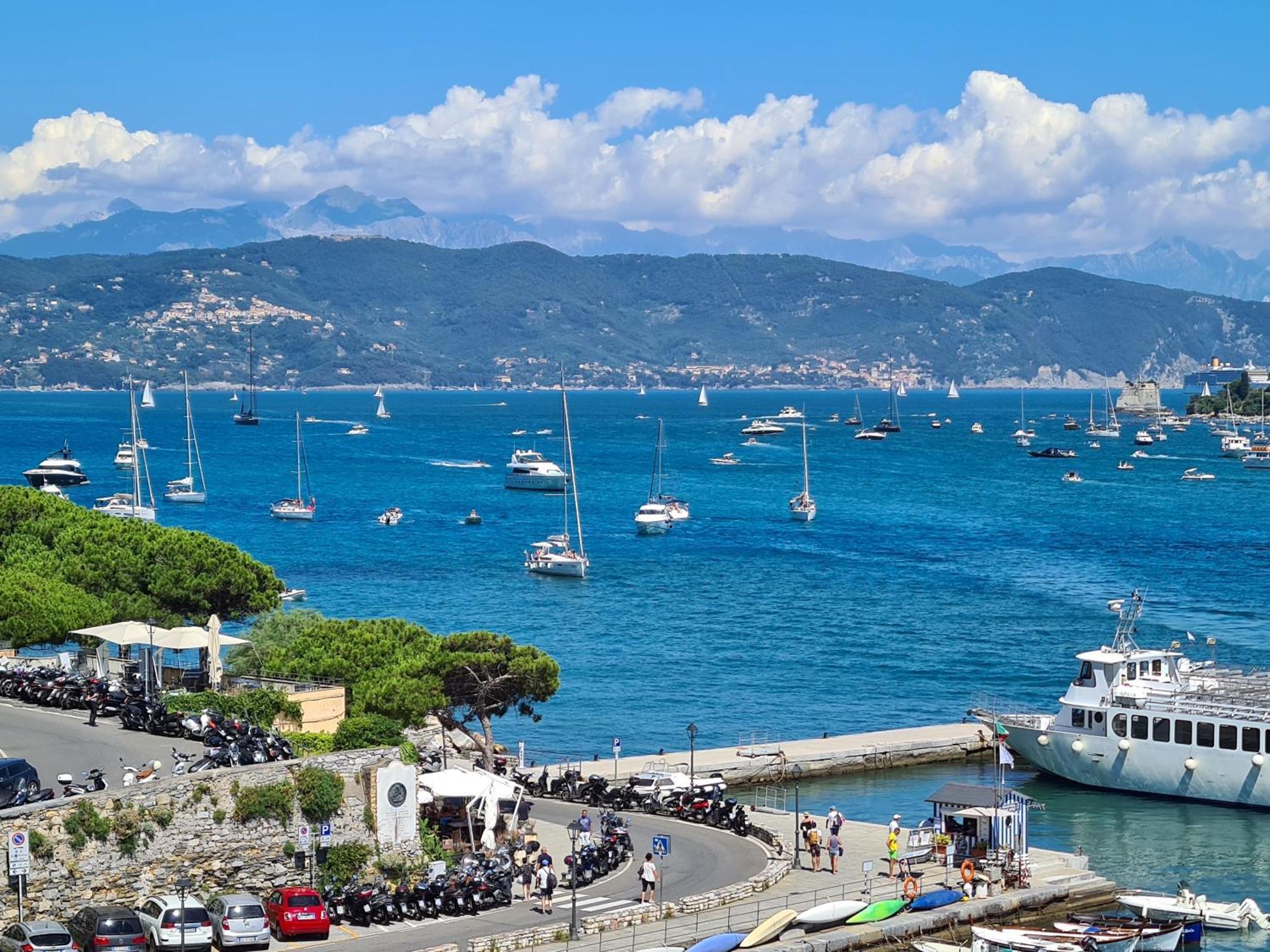 Vicolo Apartment, Pedestrian Centre, 2Bdr, 2,5 Bth, Aircondo, Private Parking, Easy To Train And Ferries, City Life La Spezia Luaran gambar