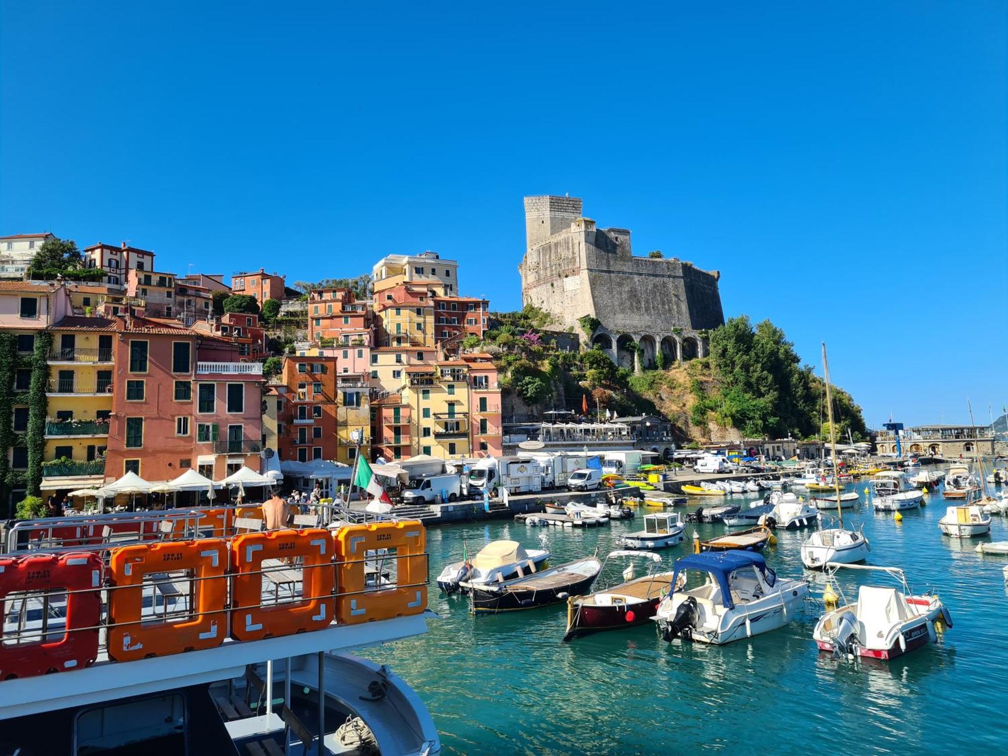 Vicolo Apartment, Pedestrian Centre, 2Bdr, 2,5 Bth, Aircondo, Private Parking, Easy To Train And Ferries, City Life La Spezia Luaran gambar