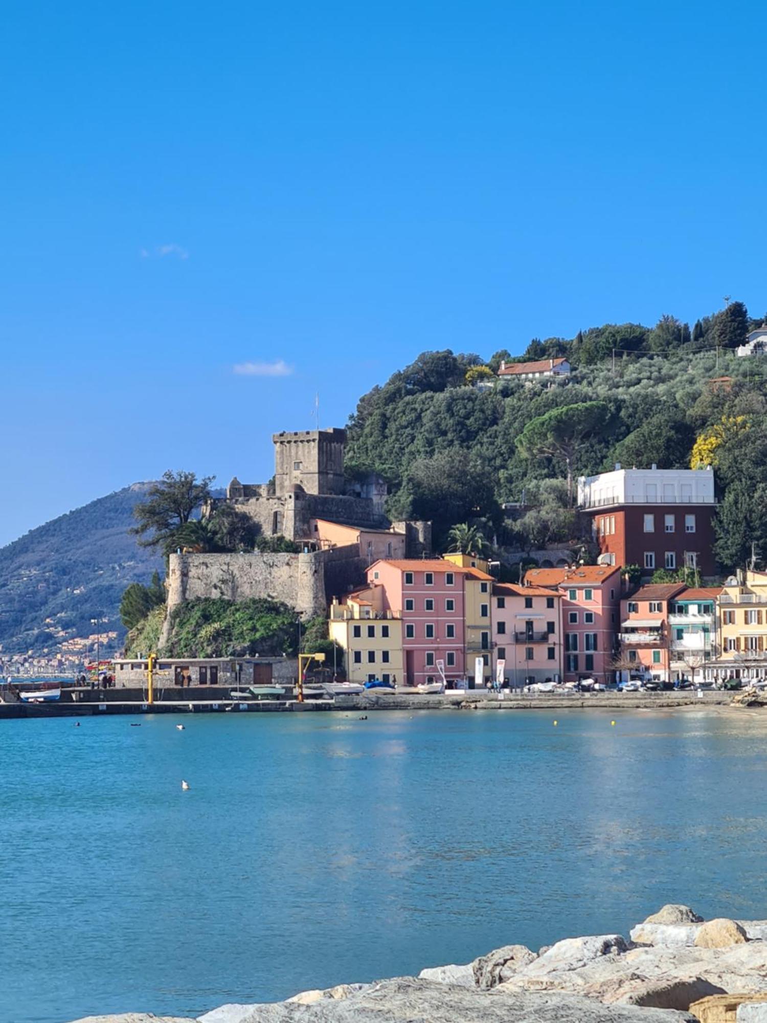 Vicolo Apartment, Pedestrian Centre, 2Bdr, 2,5 Bth, Aircondo, Private Parking, Easy To Train And Ferries, City Life La Spezia Luaran gambar